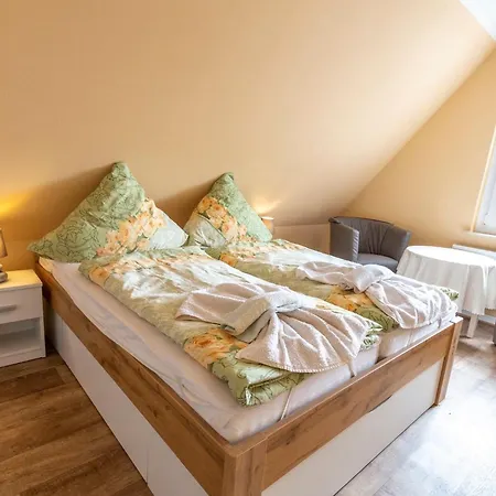 Langfeld, Christa 아파트 *